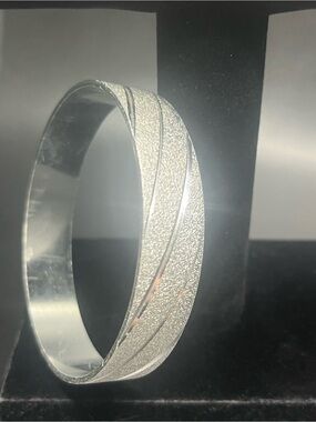 Vintage West Germany silver tone textured bangle bracelet mod minimalist